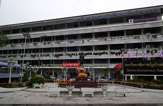 班頌德皇家大學(xué)logo圖片