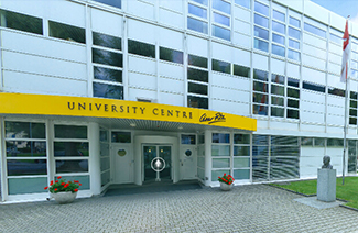 愷撒里茲酒店管理大學logo圖片