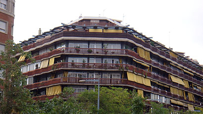 巴塞羅那大學(xué)logo圖片