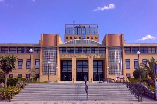 馬拉加大學(xué)logo圖片