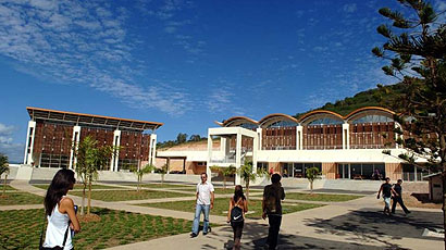 新喀里多尼亞大學logo圖片