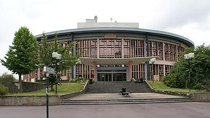 里爾第一大學logo圖片