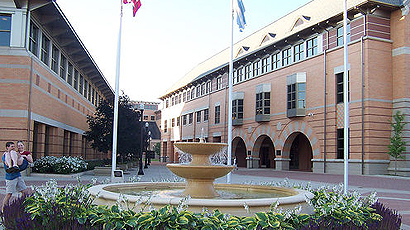偉谷州立大學(xué)logo圖片